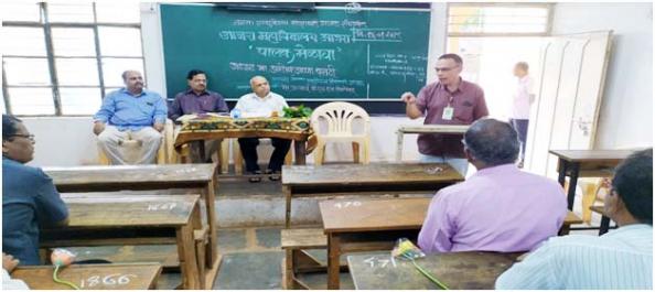 Prof.V.K.Maydeo  interacting with parents