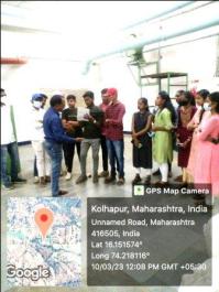 Students taking information in Study Tour